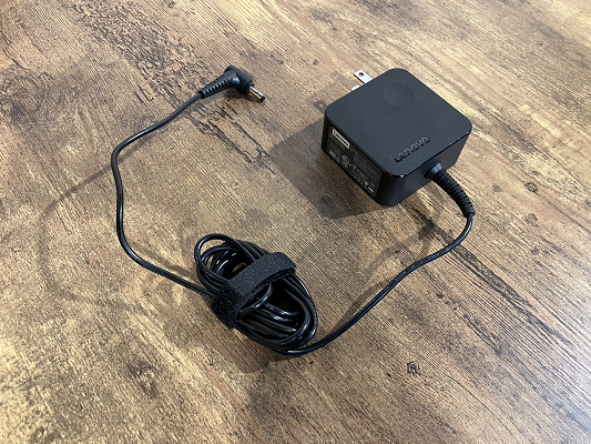 電源ケーブルやACアダプター