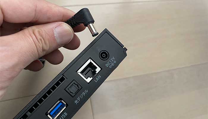 ひかりTVのチューナーの電源コードを抜く