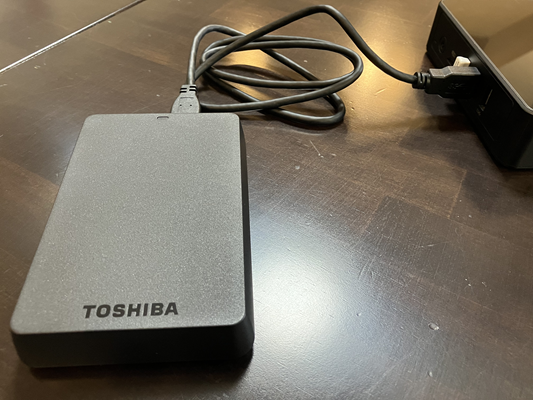 外付けHDD・SSDを差し込んでおく