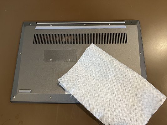 表面の水分を拭き取る